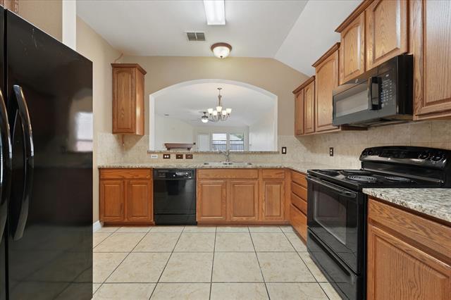 Building Photo - 300 Bluefinch Dr