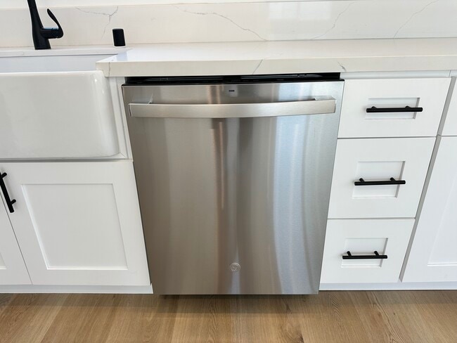 Building Photo - 3617 W Victory Blvd