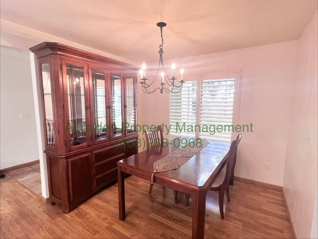 Building Photo - Remodeled Sunrise Community Single Story Condo! Pets Negotiable! Great Schools & Central A/C!!
