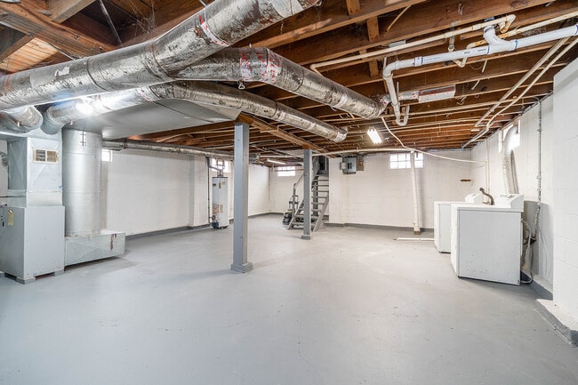 Building Photo - 1069 Fairwood Ave