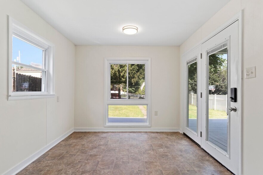 Building Photo - 20 Laurel St