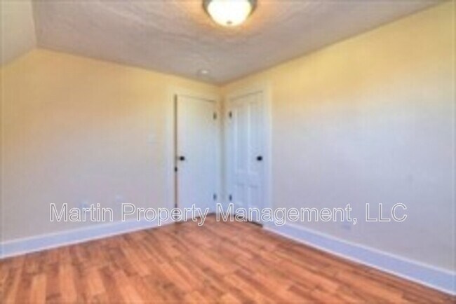 Building Photo - 14-14 Beltran St