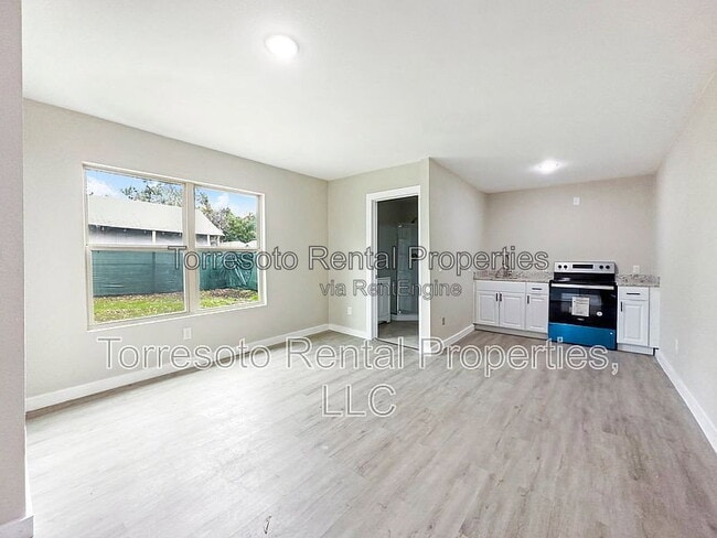 Building Photo - 1606 W Wildwood Dr