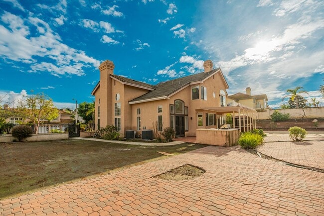 Building Photo - Prestige Luxury Single 5bed 3bath House