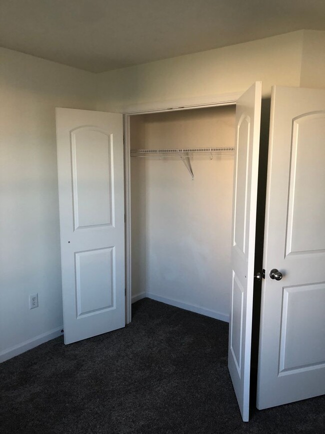 Building Photo - Coming soon - 3 bedroom, 2.5 bath condo in...