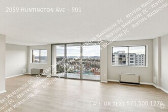 Building Photo - Renovated 9th-Floor Studio w/ Panoramic Ci...