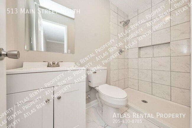 Building Photo - 513 Main St N