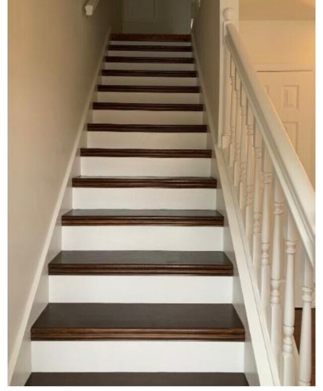 Building Photo - 134 E Chapel Ave