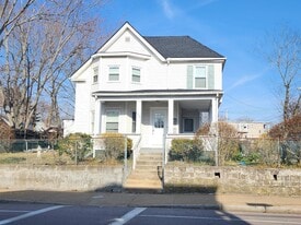 Building Photo - 806 Warren Ave