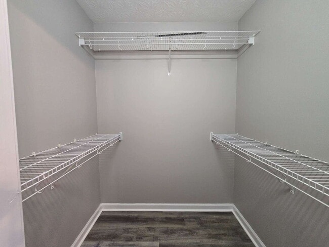 Building Photo - 460 Caney Ln