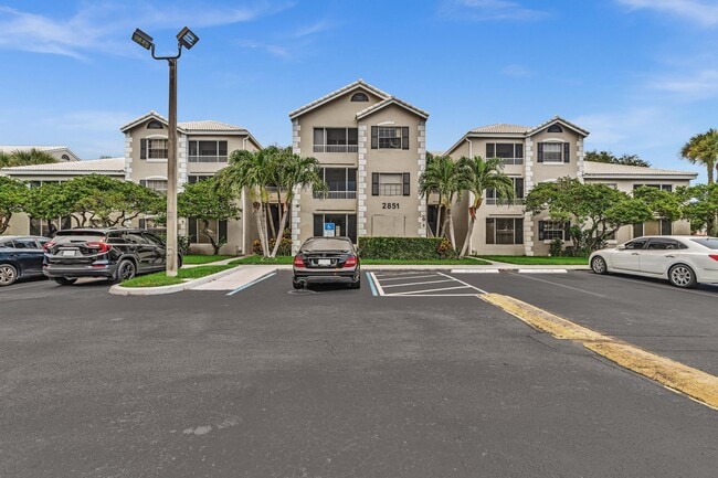 Building Photo - 2831 N Oakland Forest Dr