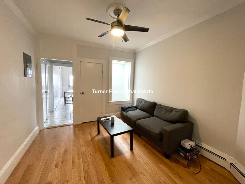 Building Photo - 27 Lambert St