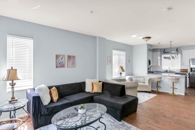 Building Photo - 7635 Family Cir