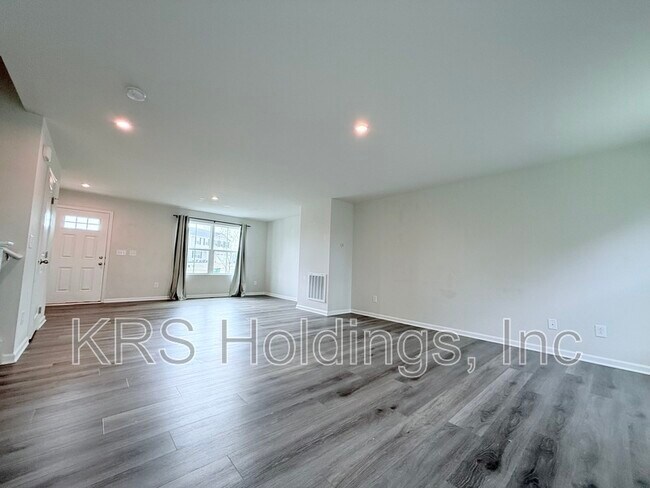 Building Photo - 379 Hunting Wood Dr