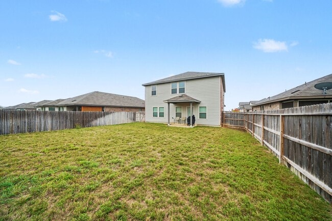 Building Photo - Stylish & Spacious 5-Bed in Prime Schertz Location! - Realtor Commission: $500