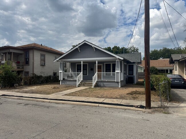 Building Photo - Move-In Ready & Recently Updated 2-Bedroom...