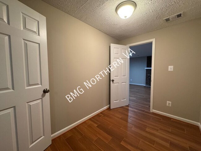 Building Photo - 9606 Scotch Haven Dr