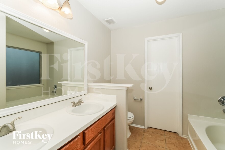 Building Photo - 2026 Cold River Dr