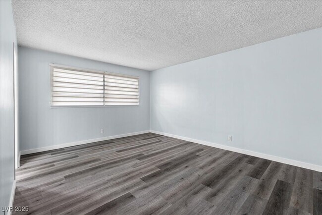 Building Photo - 1700 Rexford Dr