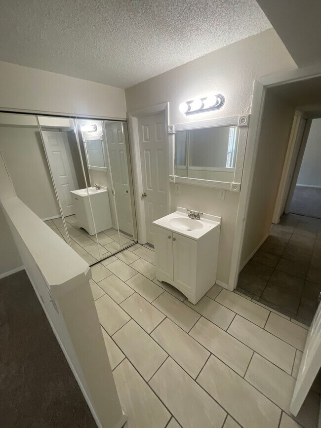 Building Photo - 3 Bedroom Apartment In Virginia Vale Neighborhood! **Special**