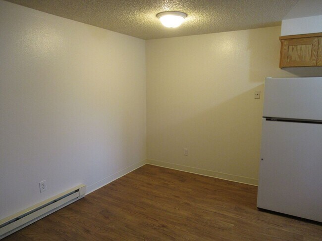 Building Photo - Nice Clean 2 bedroom in S. Salem