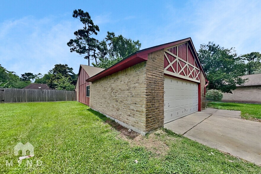 Building Photo - 2822 Canary Ln