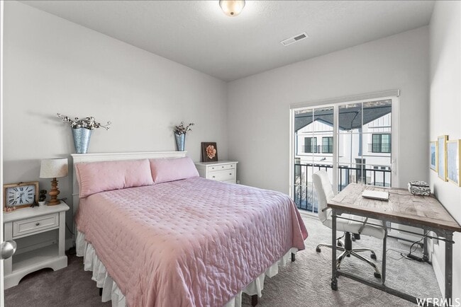 Building Photo - BEAUTIFUL TOWNHOUSE W 2 CAR GARAGE ATTACHED
