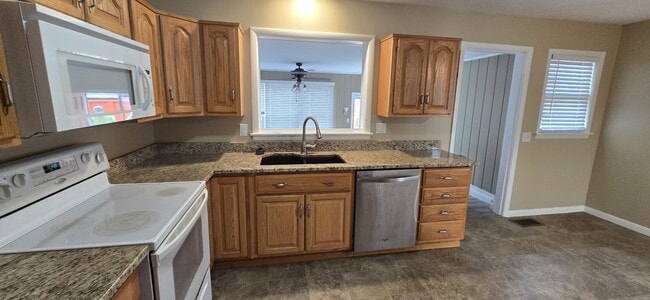 Building Photo - 801 N Ohio St