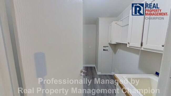 Building Photo - 20 Deer Ridge Dr E