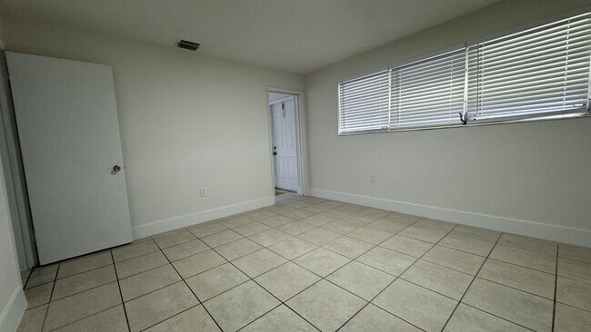 Building Photo - 840 S 63rd Ave