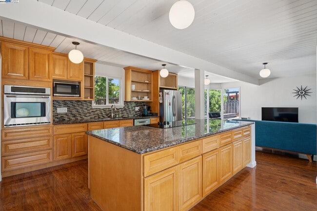 Building Photo - 3767 Gainsborough Dr