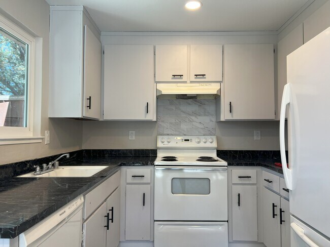Building Photo - 5181 Oxbow Ct