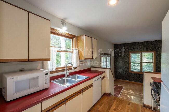 Building Photo - 425 Ansley St