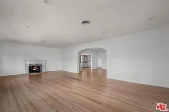 Building Photo - 157 S Elm Dr