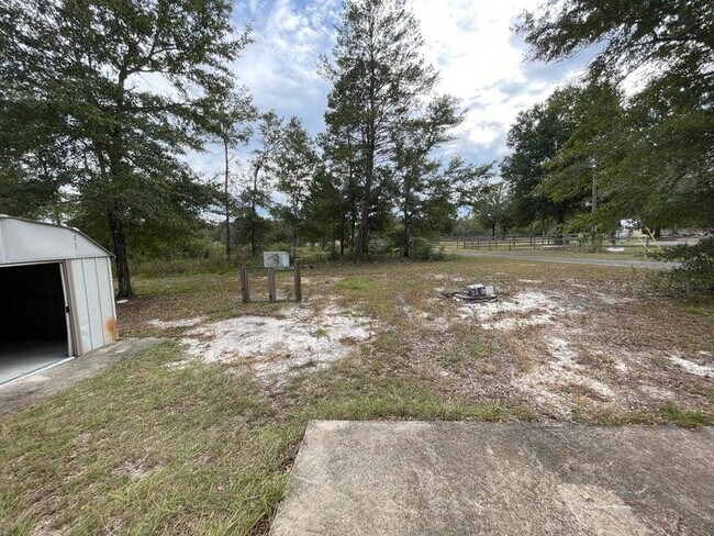 Building Photo - 487 Woodlawn Rd