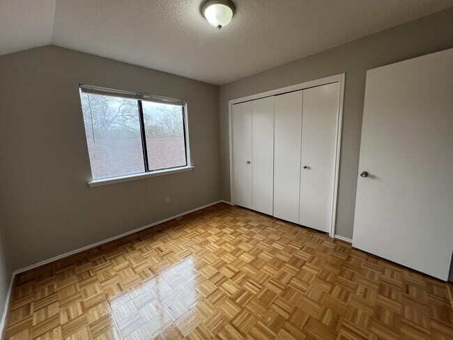 Building Photo - 3210 Festus Dr