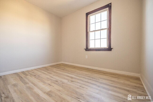 Building Photo - 60 Sampson St