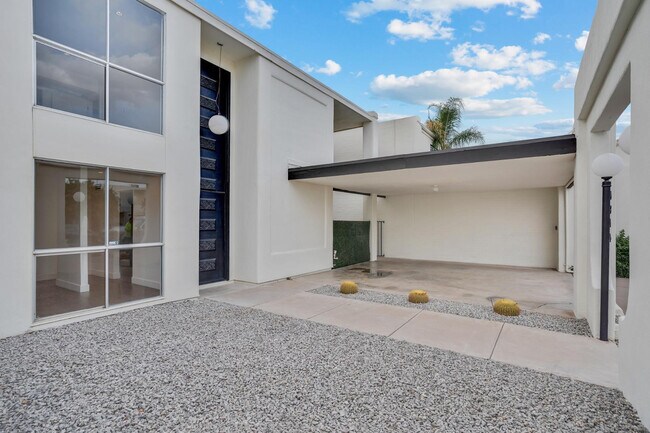 Building Photo - 6814 N 72nd Pl