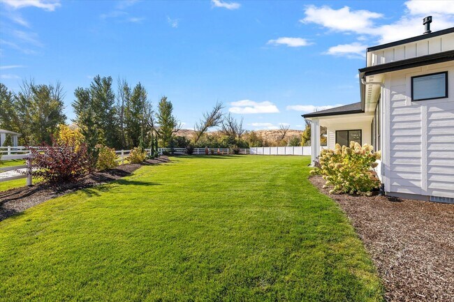 Building Photo - Luxury 5-Bed + Bonus + RV Garage Home for Lease in Dry Creek Ranch