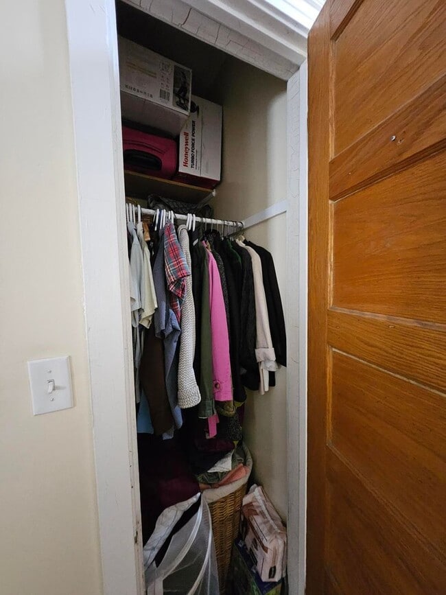 Building Photo - 817 W Belle Plaine Ave