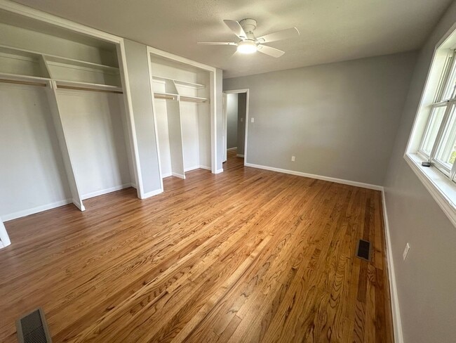 Building Photo - Beautifully Renovated 4 bedroom / 2 bath h...