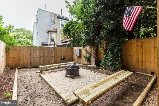 Building Photo - 707 W Girard Ave