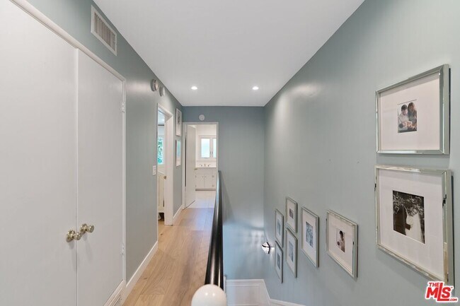 Building Photo - 255 S Barrington Ave