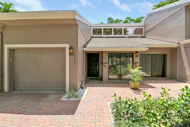 Primary Photo - 6680 Thornhill Ct