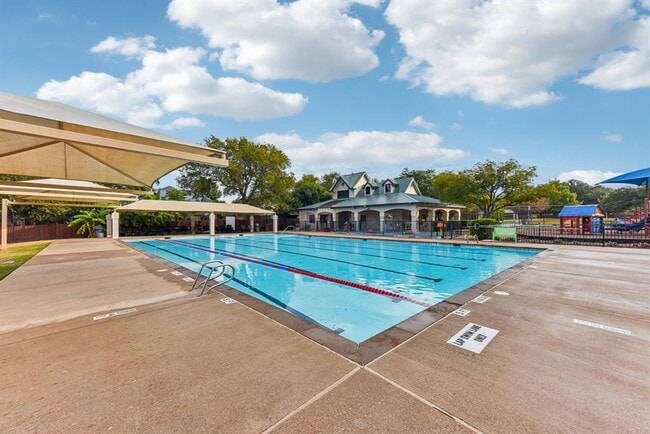 Building Photo - 3810 Newland Dr