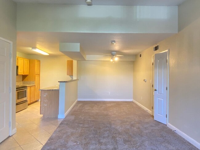 Building Photo - 5055 W Hacienda Ave