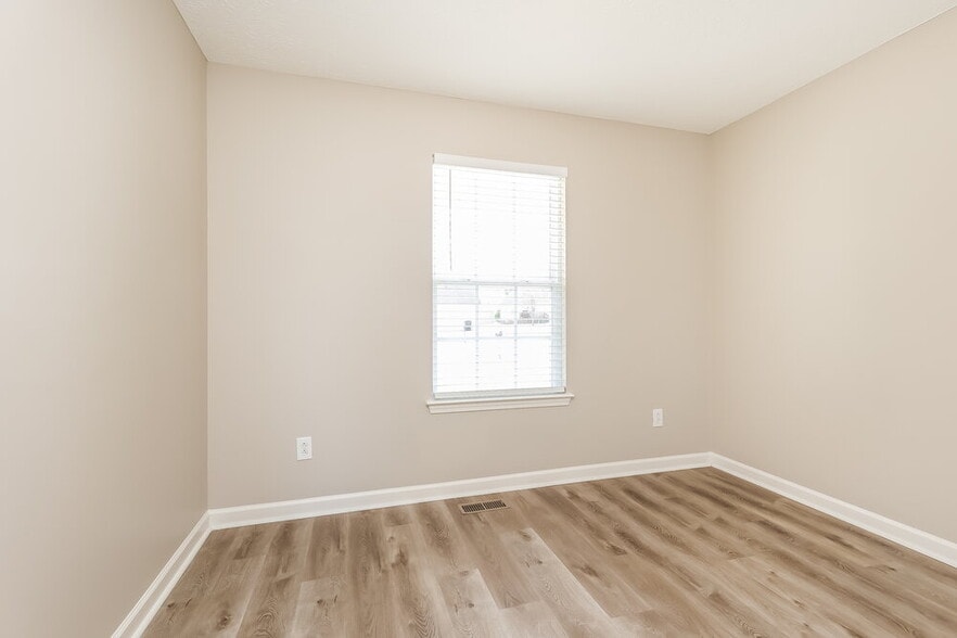 Building Photo - 1984 Old Castle Dr