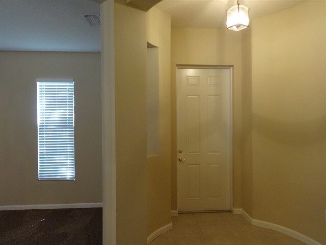 Building Photo - 560 Loxley Ct