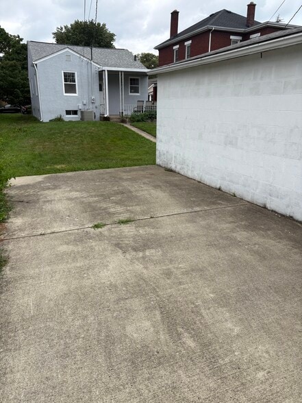 Additional parking space! - 1368 Westwood Ave