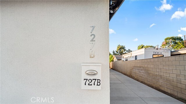 Building Photo - 727 E Myrtle Ave